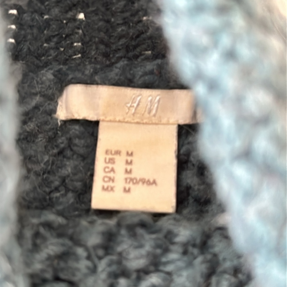 H&M sweater - Picture 3 of 5